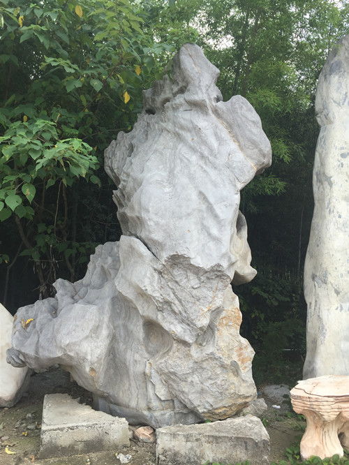 武漢刻字石基地 20000平米景觀石的創(chuàng)作與價(jià)值探尋